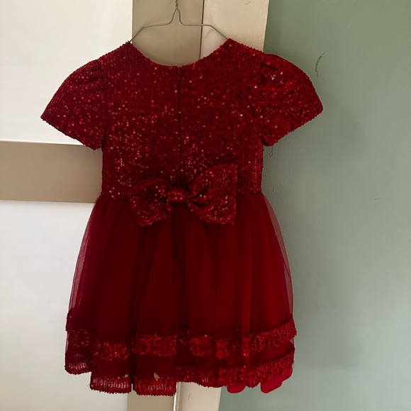 Beautiful red toddler dress for the upcoming holidays size 4T wore only ones - Picture 2 of 2